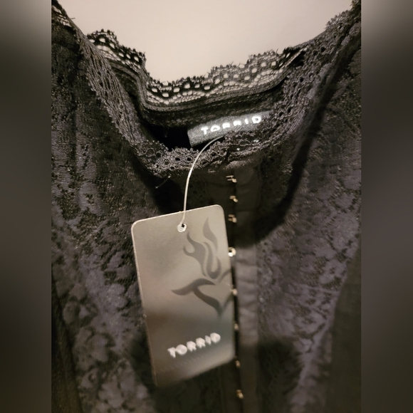TORRID Hook & Eye Lace Accent Faux Corset Short Sleeve Top Size 2 - Picture 7 of 14
